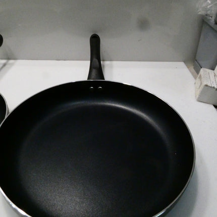 Amazon Basics 3-Piece Non-Stick Frying Pan Set - 20.32 cm, 25.4 cm, and 30.48 cm