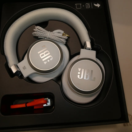 JBL Live 660NC Wireless Bluetooth Over-ear Noise-cancelling Headphones - White