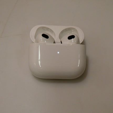 Apple AirPods with MagSafe Wireless Charging Case 3rd Gen MME73ZA/A