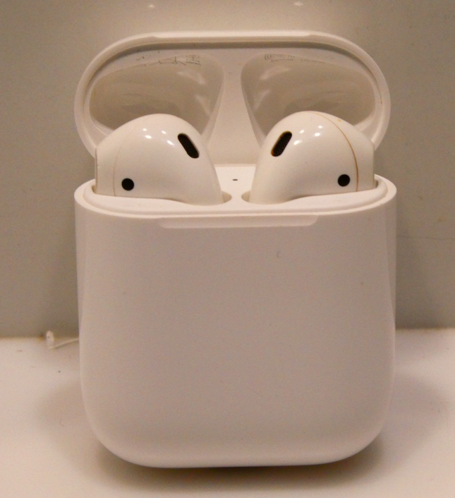 Apple AirPods with Charging Case (2nd Generation)