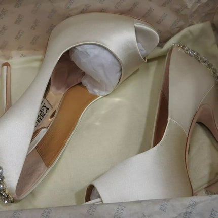 Badgley Mischka Women's Kiara Platform Pump, Ivory Size - 5.5 M US