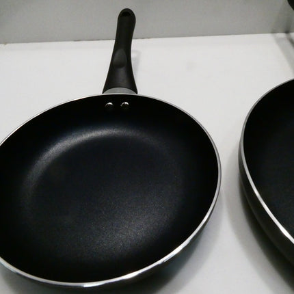Amazon Basics 3-Piece Non-Stick Frying Pan Set - 20.32 cm, 25.4 cm, and 30.48 cm