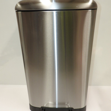 Amazon Basics 40 Liter / 10.5 Gallon Soft-Close, Smudge Resistant Trash Can