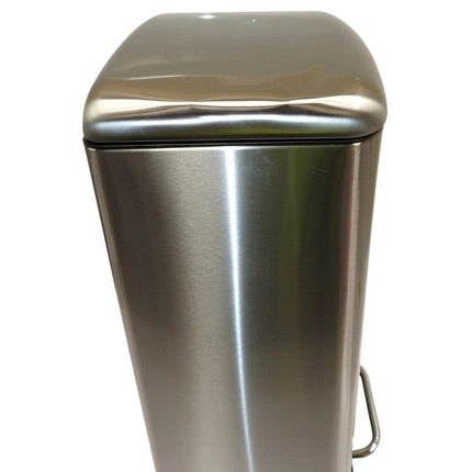 Amazon Basics 40 Liter/10.5 Gallon Soft-Close, Smudge Resistant Trash Can (Dent)