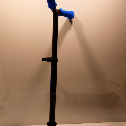 Y Volution Neon Viper Scooter, Ride On