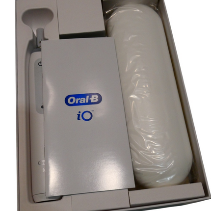 Oral-B iO Series 3 Electric Toothbrush with (1) Brush Head, Rechargeable, White