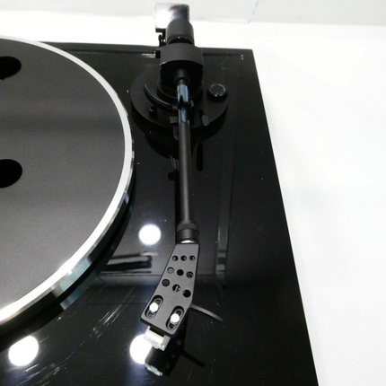 Yamaha TT-S303 Turntable with Switchable Phono/Line Output and Belt Drive, Black