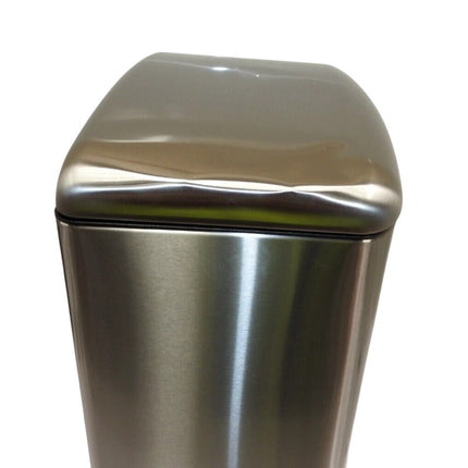 Amazon Basics 40 Liter/10.5 Gallon Soft-Close, Smudge Resistant Trash Can (Dent)