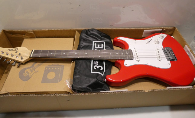 3rd Avenue 3/4 Electric Guitar - Red - XF203CRDPK