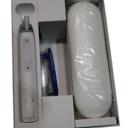 Oral-B iO Series 3 Electric Toothbrush with (1) Brush Head, Rechargeable, White