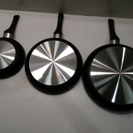 Amazon Basics 3-Piece Non-Stick Frying Pan Set - 20.32 cm, 25.4 cm, and 30.48 cm