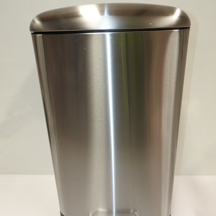 Amazon Basics 40 Liter / 10.5 Gallon Soft-Close, Smudge Resistant Trash Can