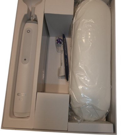 Oral-B iO Series 3 Electric Toothbrush with (1) Brush Head, Rechargeable, White