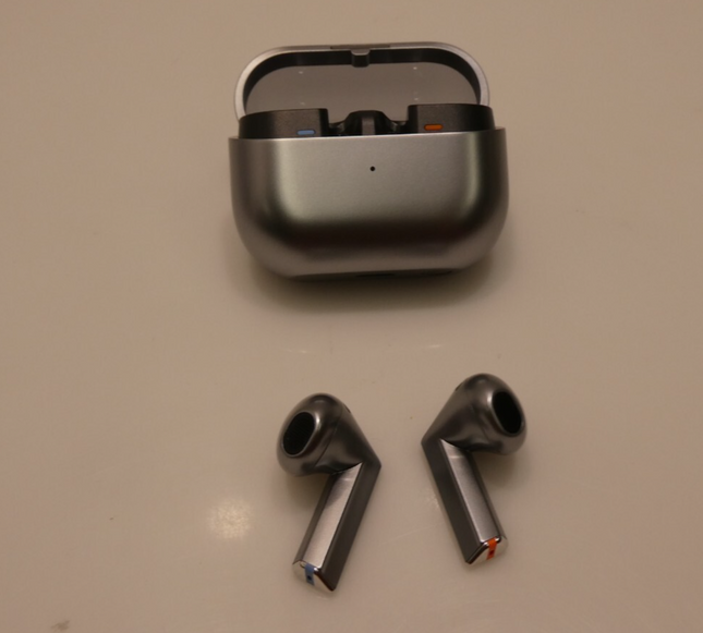 Samsung Galaxy Buds3 Wireless Earbuds - Silver, Bluetooth, Noise Cancelling