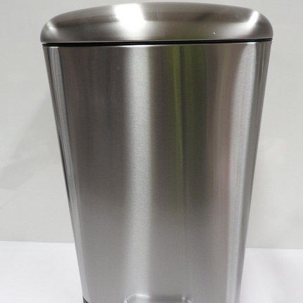 Amazon Basics 40 Liter / 10.5 Gallon Soft-Close, Smudge Resistant Trash Can