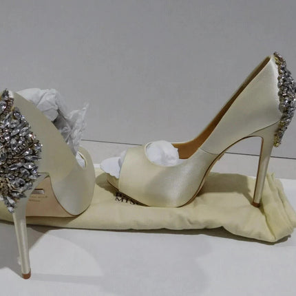 Badgley Mischka Women's Kiara Platform Pump, Ivory Size - 5.5 M US