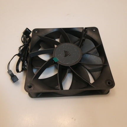 CORSAIR RS120 120mm PWM Fan – Daisy-Chain Connection – Low-Noise – Magnetic Dome