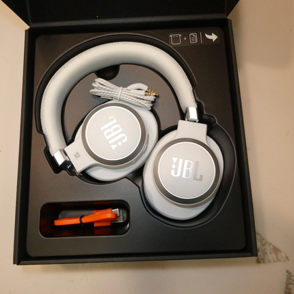 JBL Live 660NC Wireless Bluetooth Over-ear Noise-cancelling Headphones - White
