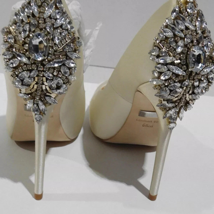 Badgley Mischka Women's Kiara Platform Pump, Ivory Size - 5.5 M US