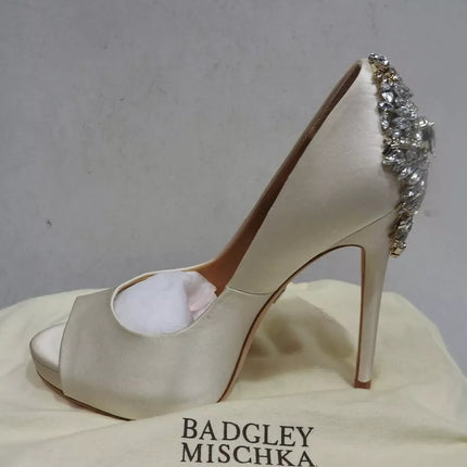 Badgley Mischka Women's Kiara Platform Pump, Ivory Size - 5.5 M US