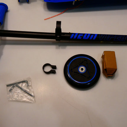 Y Volution Neon Viper Scooter, Ride On