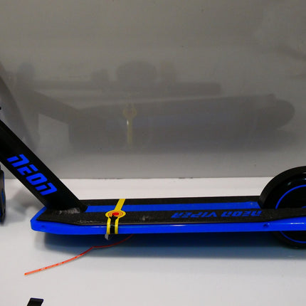 Y Volution Neon Viper Scooter, Ride On
