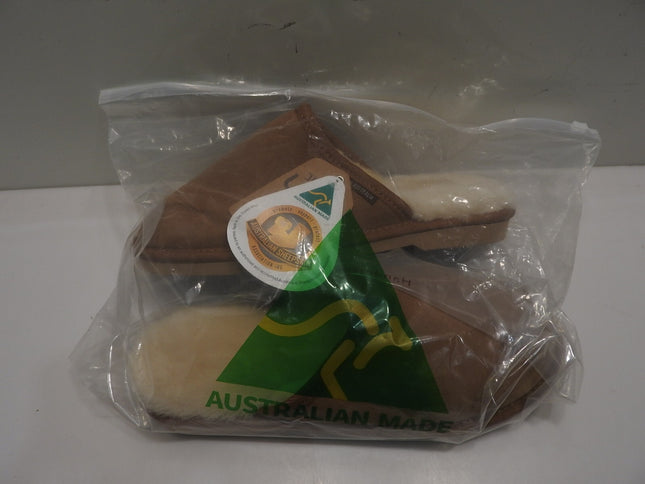 UGG Men's Scuff Slipper, Chestnut, Size - 11