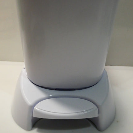 Playtex Diaper Genie Baby Registry Gift Set - Complete Diaper Pail, 8 Refills, 8