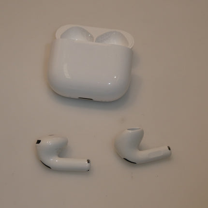 Apple AirPods 4 with Active Noise Cancellation MXP93ZA/A - White