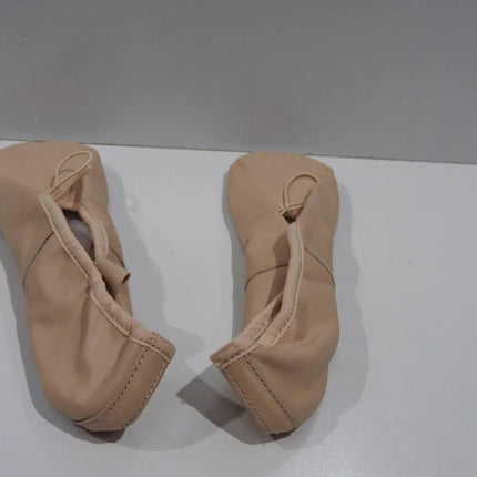 Capezio Women’s Split Sole Daisy Outdoor Shoes, 5.5 US